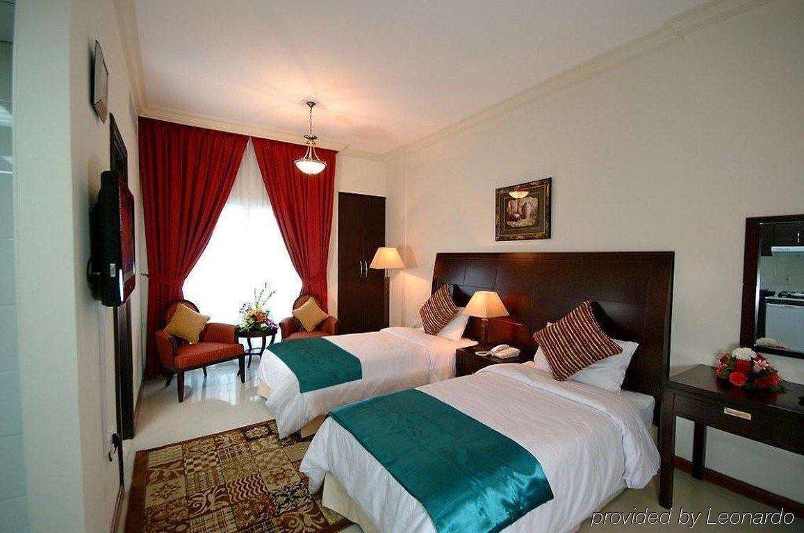 Golden Square Hotel Apartments Dubai Exterior photo