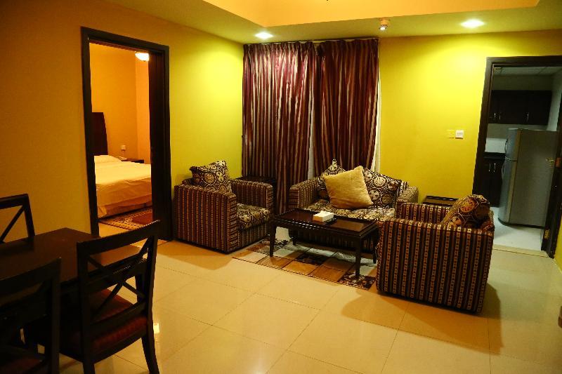 Golden Square Hotel Apartments Dubai Exterior photo