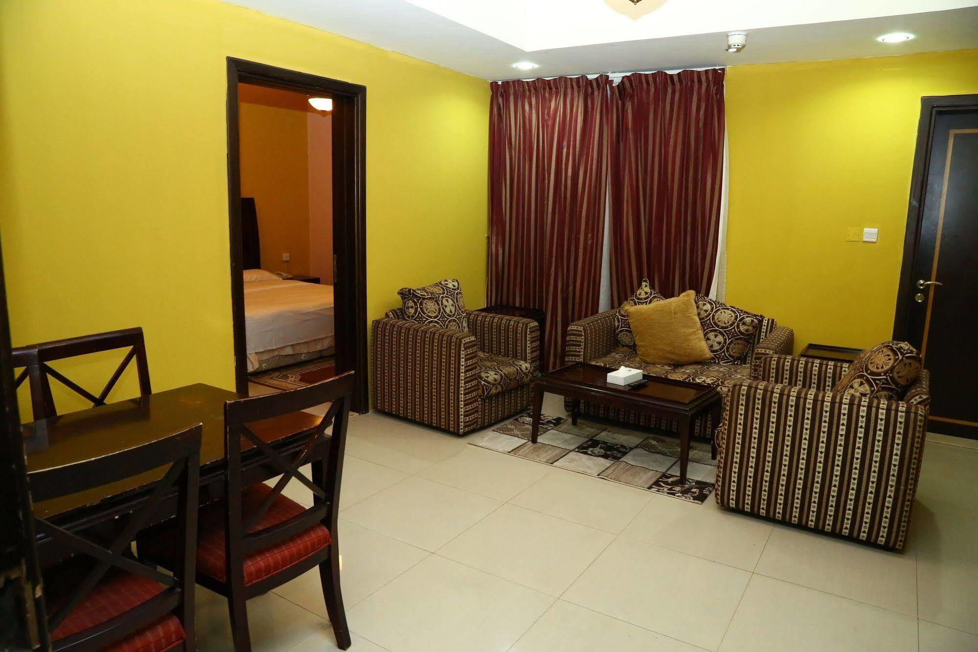 Golden Square Hotel Apartments Dubai Exterior photo